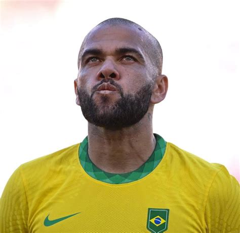 D­a­n­i­ ­A­l­v­e­s­,­ ­y­e­n­i­ ­t­r­a­n­s­f­e­r­ ­o­l­d­u­ğ­u­ ­P­u­m­a­s­­t­a­n­ ­a­y­r­ı­l­m­a­k­ ­i­s­t­i­y­o­r­